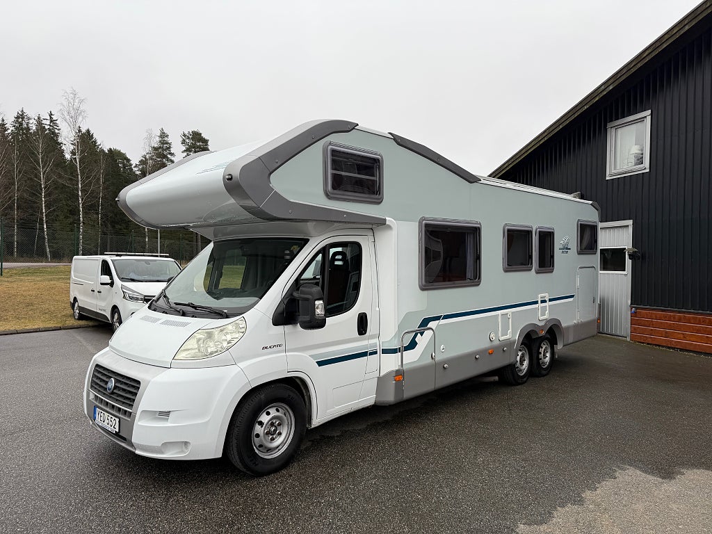 Weinsberg Meteor 790 * Stort garage * Dragkrok * Solceller *