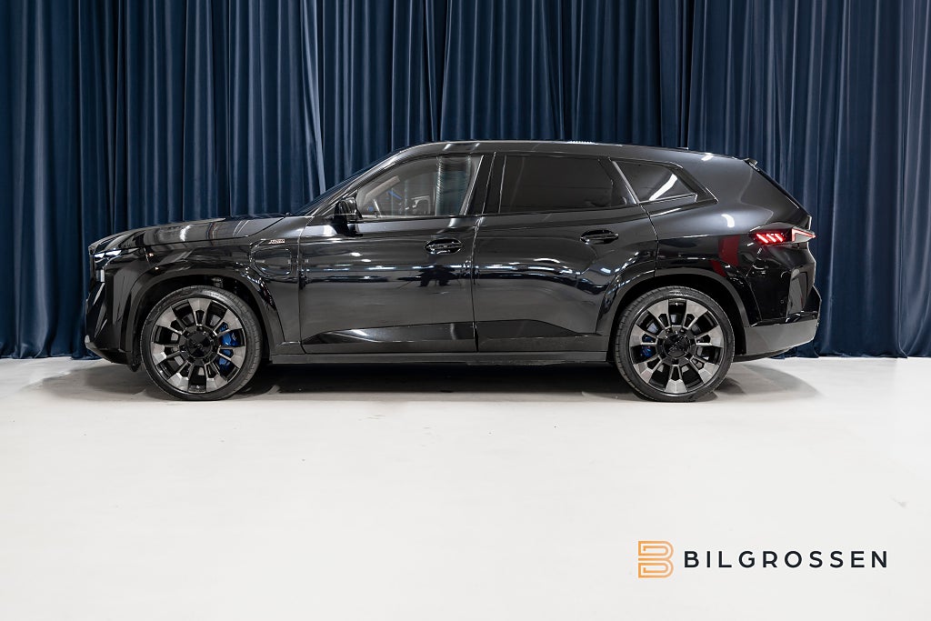 BMW XM 4.4 V8 xDrive B&W Merino Massage Softclose Bakaxelstyrn