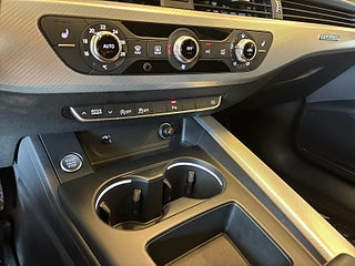 Audi A4 Avant 40 quattro S&V-däck/Drag/Navi/D-värm/Psens/MOMS – bild 20