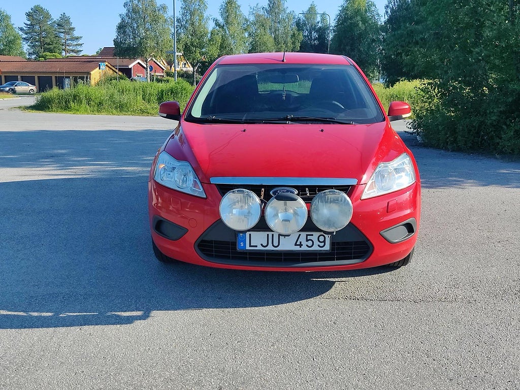 Ford Focus Kombi 1.8 Flexifuel Titanium, Trend Euro 4