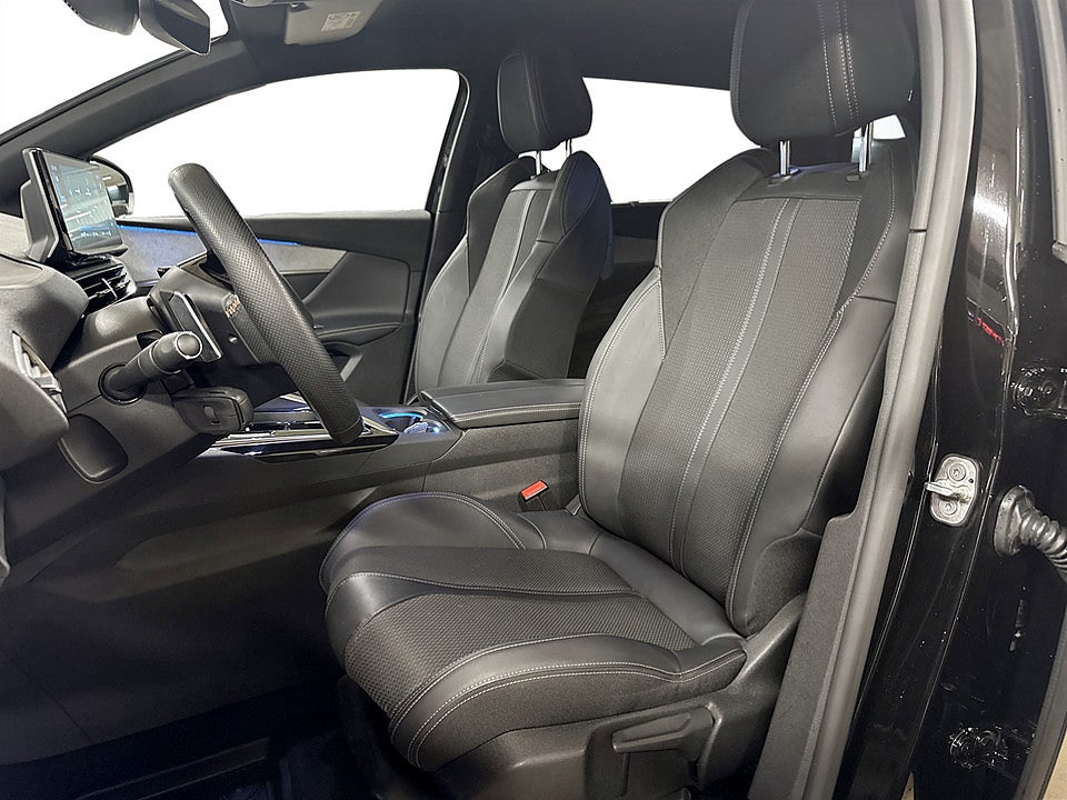 Bild på Peugeot 5008 GT 1.2 PT 130hk Aut 7-SITS B-KAMERA CARPLAY