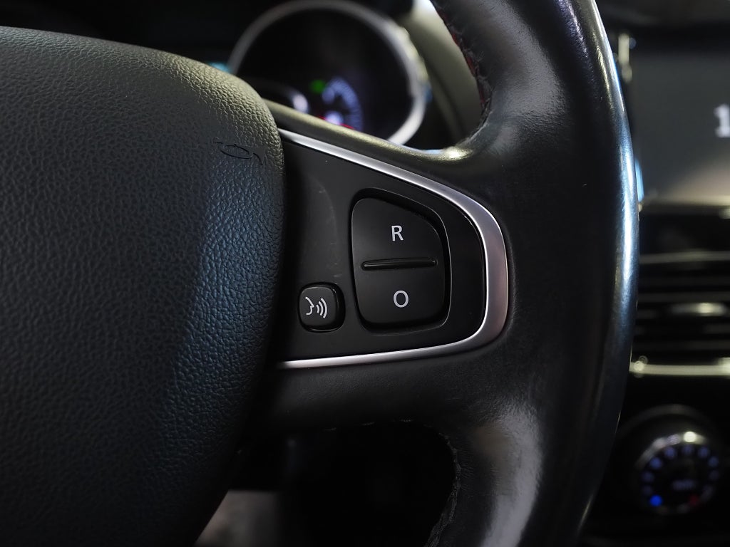 Renault Clio 1.2 TCe EDC 118hk Automat Intens P-Sensorer Navigation 2018