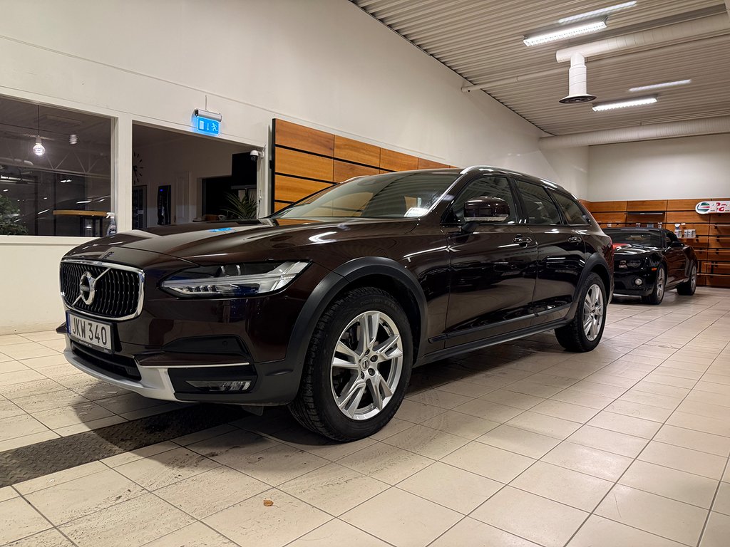 Volvo V90 Cross Country D5 AWD Aut Momentum Voc Värmare Drag 