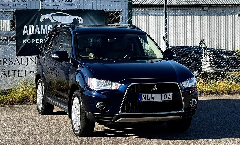 Mitsubishi Outlander 2.2 Di-D 4WD Sportronic Business 7 sits ny besiktigad