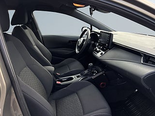 Toyota Corolla Hybrid e-CVT Låg Skatt/Adaptiv Fart/MoK/Kamera/SoV-Däck – bild 10