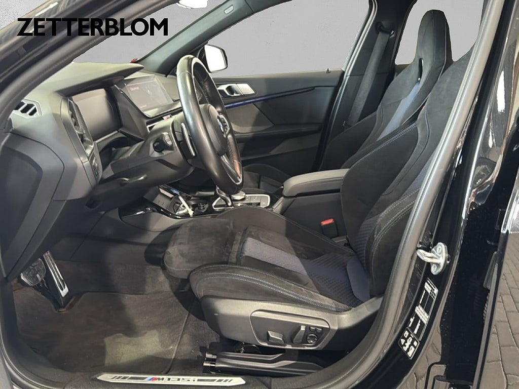 Halvkombi BMW M135i 7 av 23