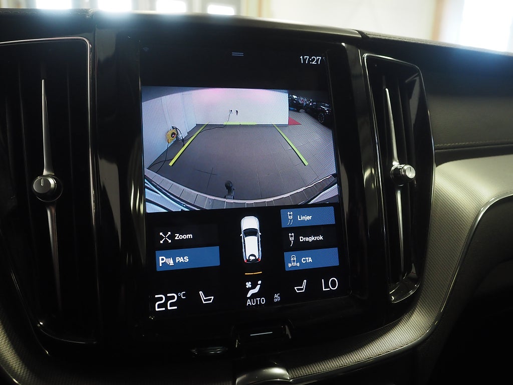 Volvo XC60 Recharge T6 AWD Inscription Pano Drag VOC Kamera Läder 2021