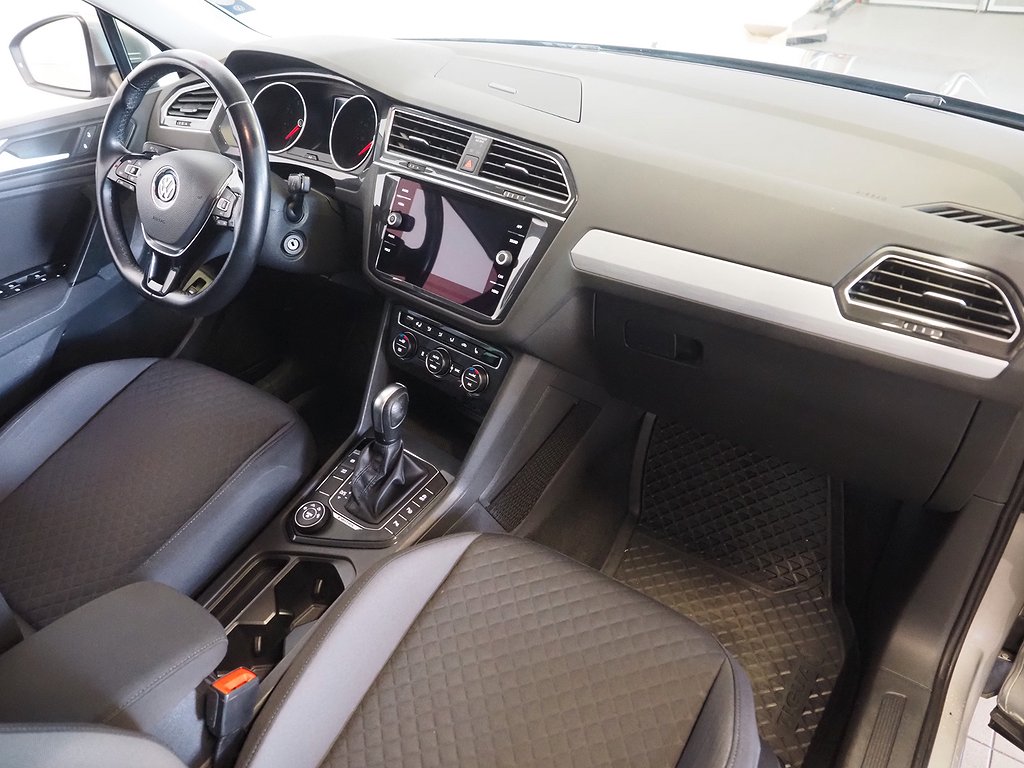 Volkswagen Tiguan 2.0 TSI 190hk 4M DSG |Drag|Värmare|Kamera| 2020