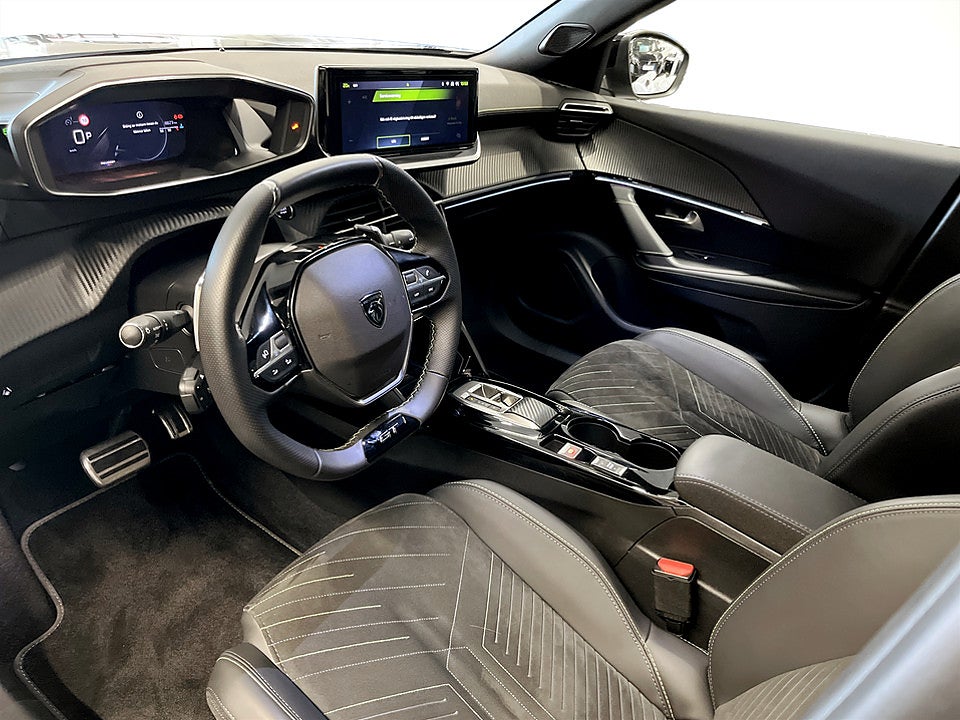 Bild på Peugeot 2008 GT 1.2 PT 130hk Aut B-KAMERA CARPLAY