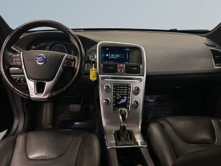 Volvo XC60 D4 AWD Geartronic S&V-däck/D-värm/Psens/MoK/Kamera/Drag – bild 8