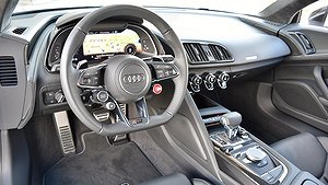 Audin har en V10-motor som genererar 420 hästkrafter. 