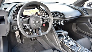 Audin har en V10-motor som genererar 420 hästkrafter. 