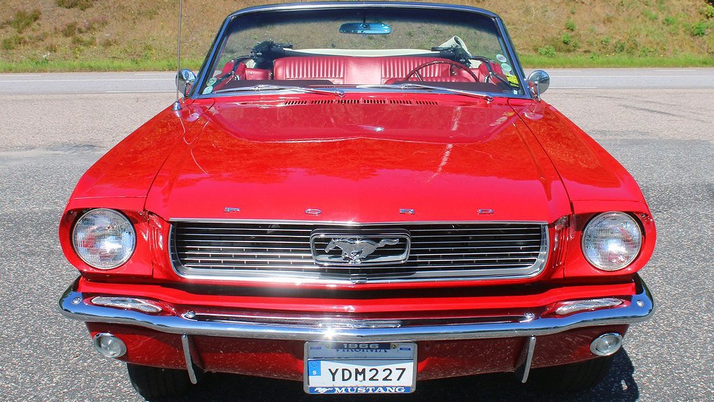 Mustangen anlände till Sverige 2016 och totalrenoverades. Foto: Bilweb Auctions