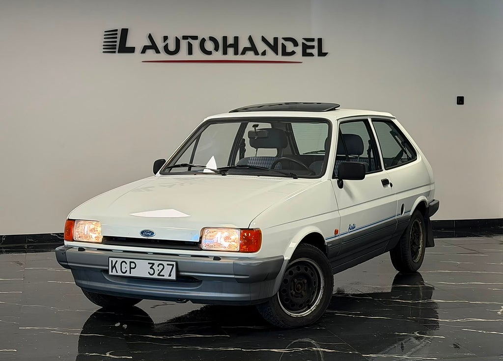 Ford Fiesta 1.4 i Låga Mil Skattebefriad Taklucka 71Hk