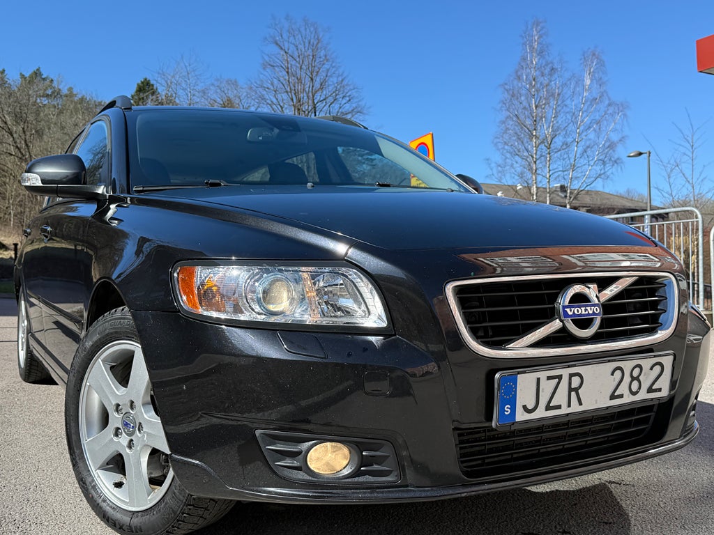 Volvo V50 D3 150HK Drag Värm Bi-Xenon Nybesiktigad 