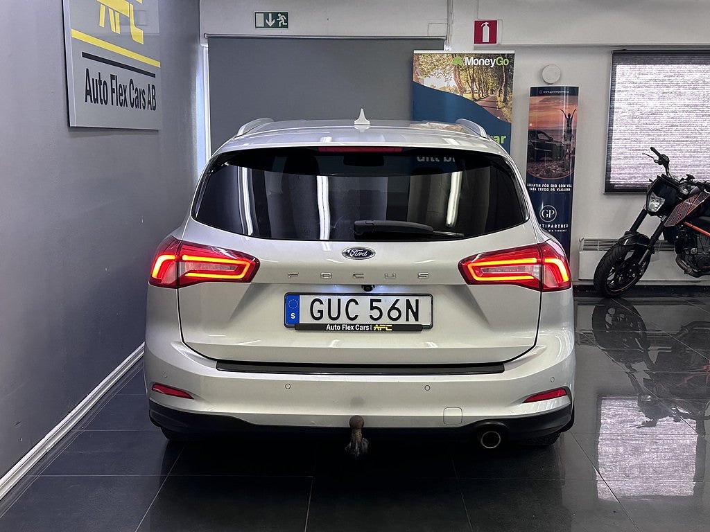 Ford Focus Kombi 1.0 EcoBoost Titanium Plus | HUD | VÄRMARE | DRAG