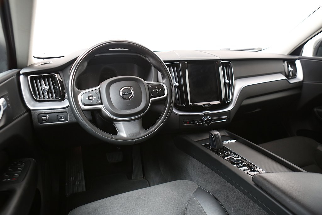Volvo XC60 B4 Diesel 197hk Momentum Adv SE AWD VOC Drag 2021