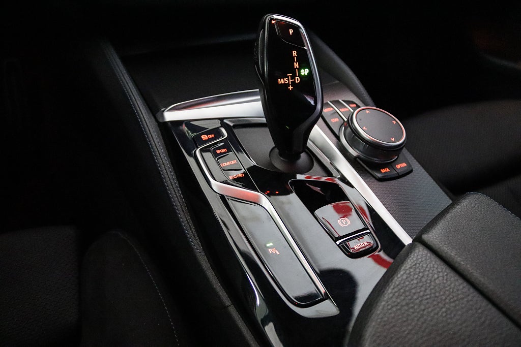 BMW 520 d xDrive Sedan M Sport Cockpit HiFi Drag Värmare