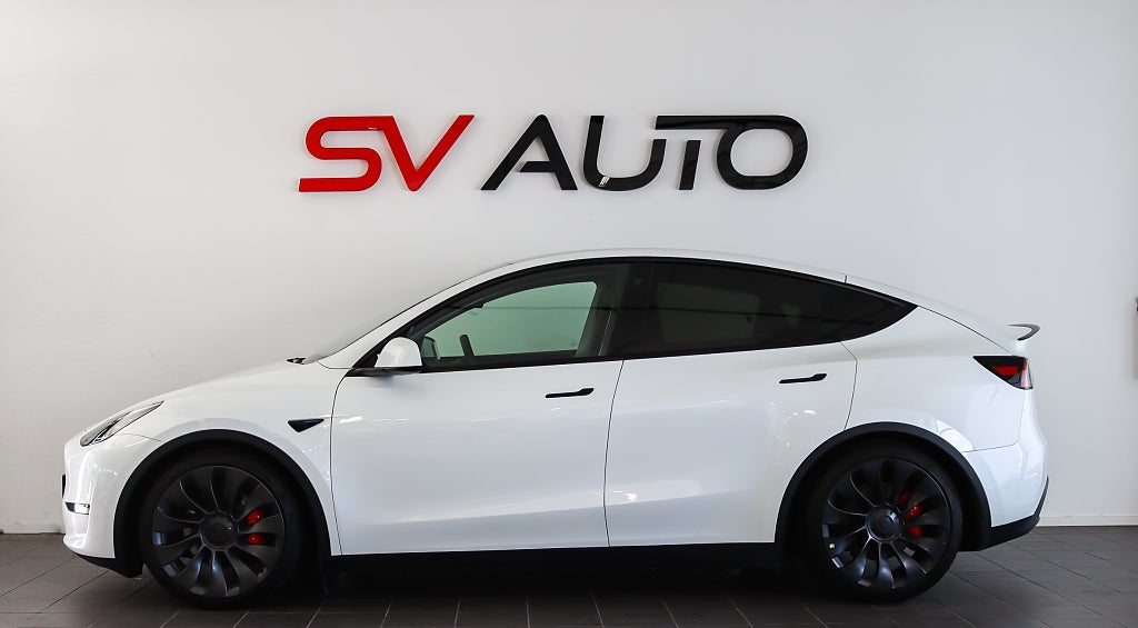 Tesla Model Y Performance 534hk Pano 1 Brukare Moms
