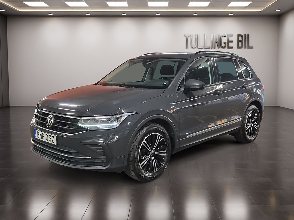 Volkswagen Tiguan 1.5 TSI 150hk DSG 1 Ägare Massage Backkamera Drag PDC