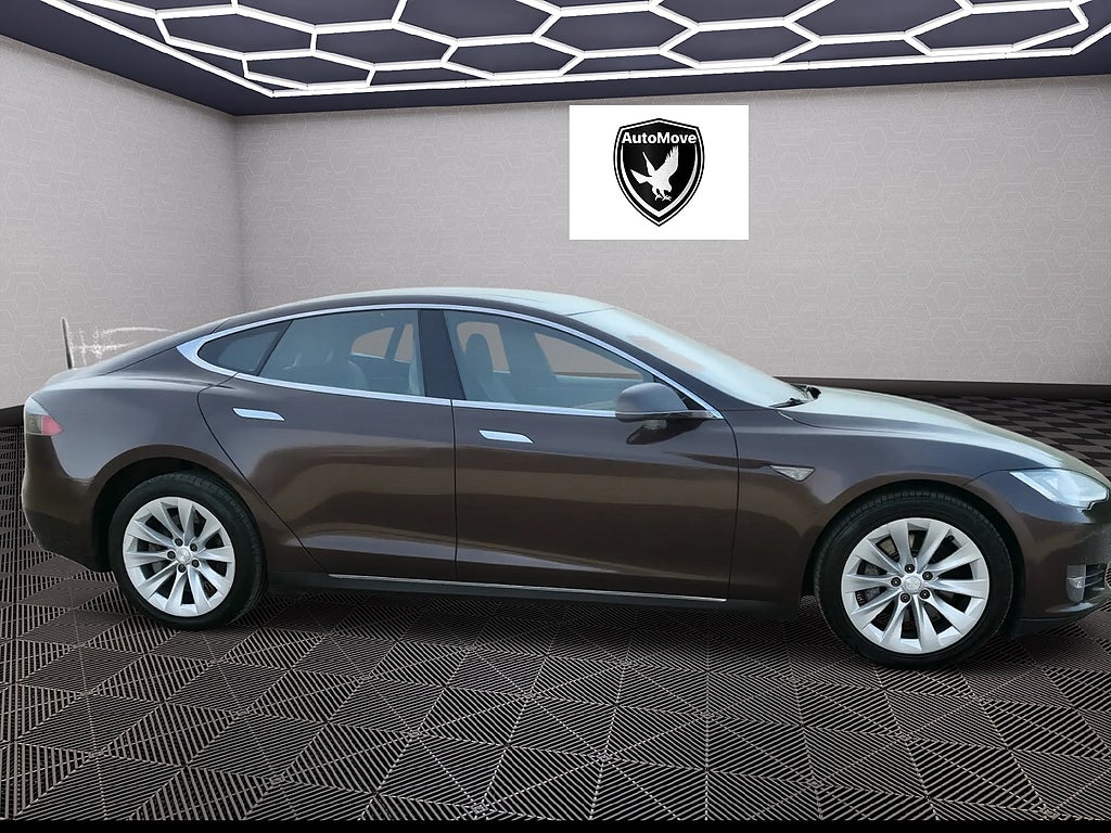 Tesla Model S 333hk FreeCharge livet ut, Nybesiktigad