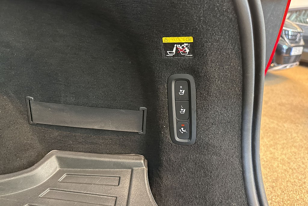 Volvo V90 D4 AWD Geartronic Momentum Kamera Drag Värmare Navi miniatyr 19