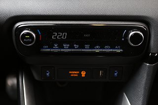 Halvkombi Toyota Yaris 20 av 24