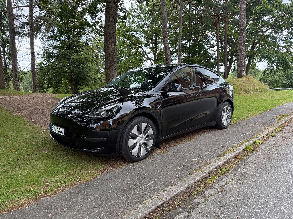 Tesla Model Y Long Range AWD Long Range