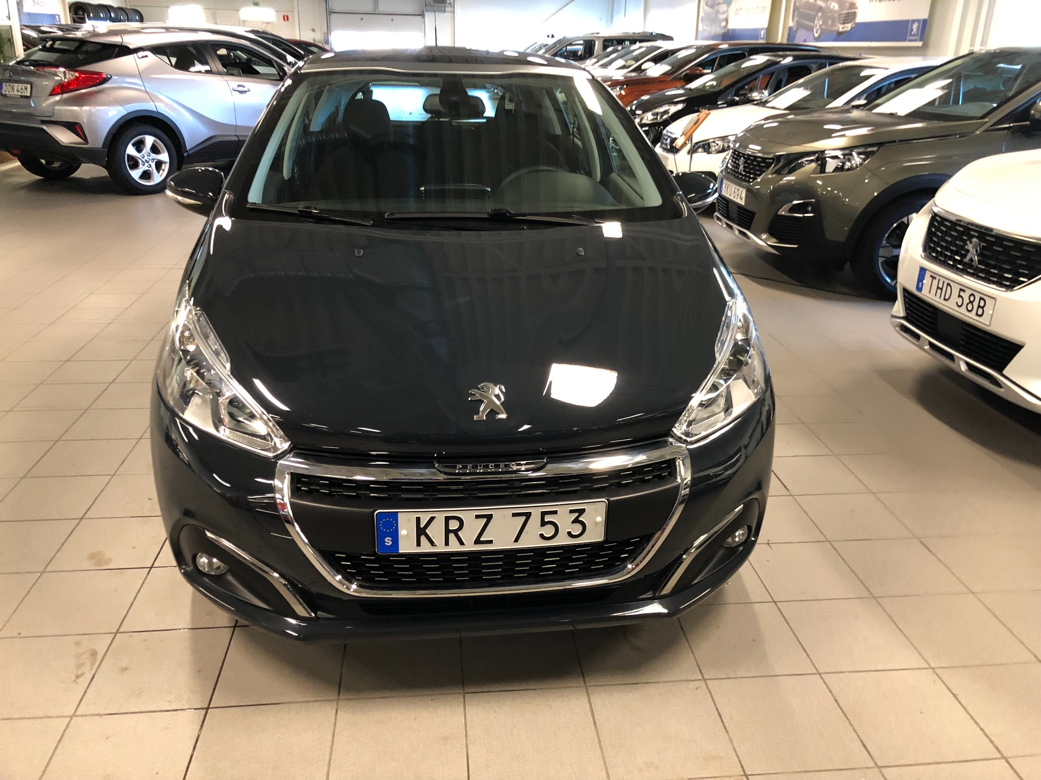 Peugeot 208 Signature PureTech 82 2018, kuva 2/41
