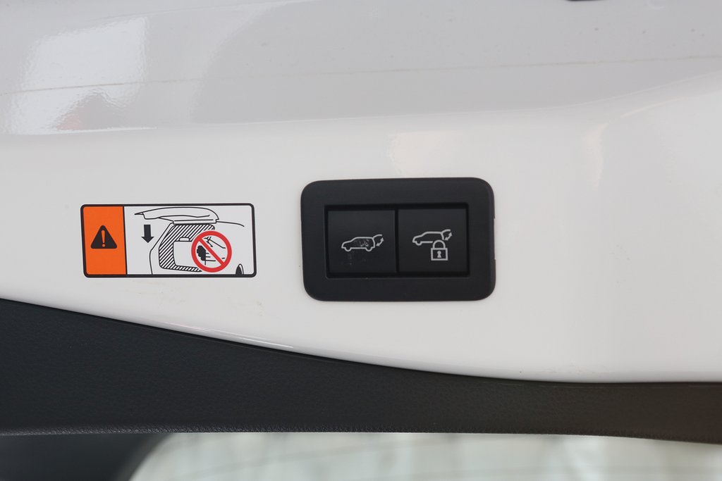 Toyota C-HR 1,8 Hybrid e-CVT Style Teknik Navi 2024