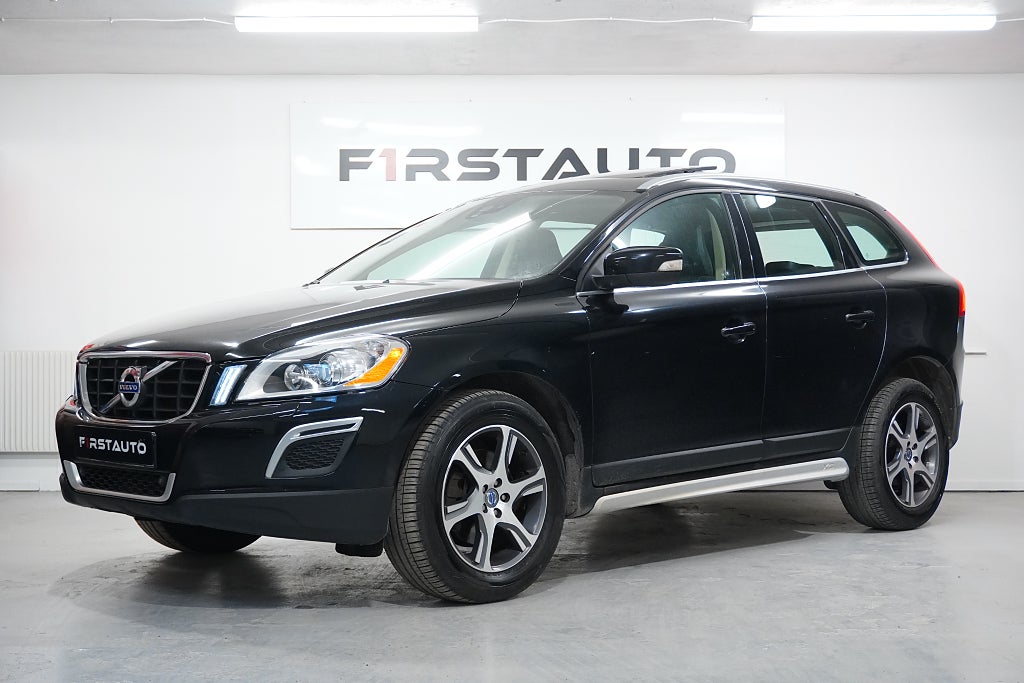 Volvo XC60 D3 AWD Geartronic Summum Panorama B-Kamera Ny servad