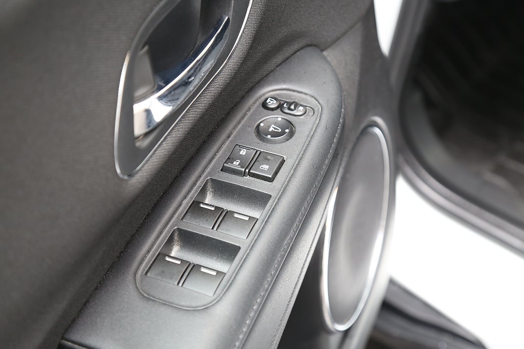 Honda HR-V 1,5 i-VTEC Elegance Aut Navi Kamera P-sensor Drag 2020