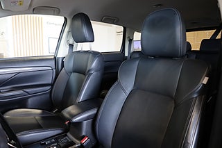 SUV Mitsubishi Outlander 12 av 28