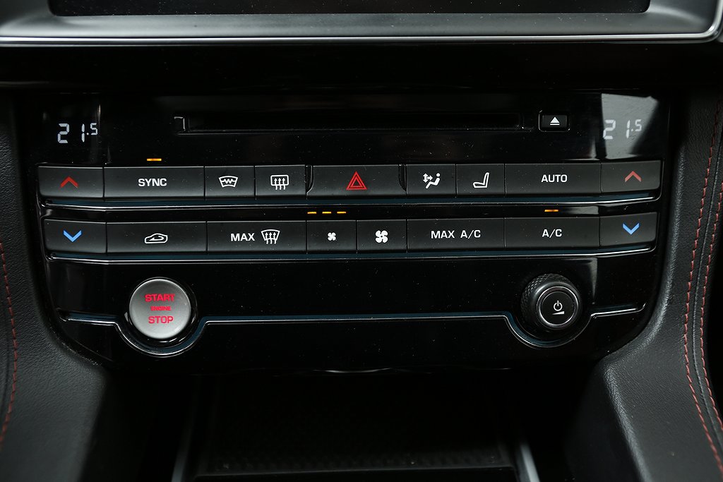 Jaguar F-Pace 30d AWD R-Sport 300hk Panorama Värmare 2018