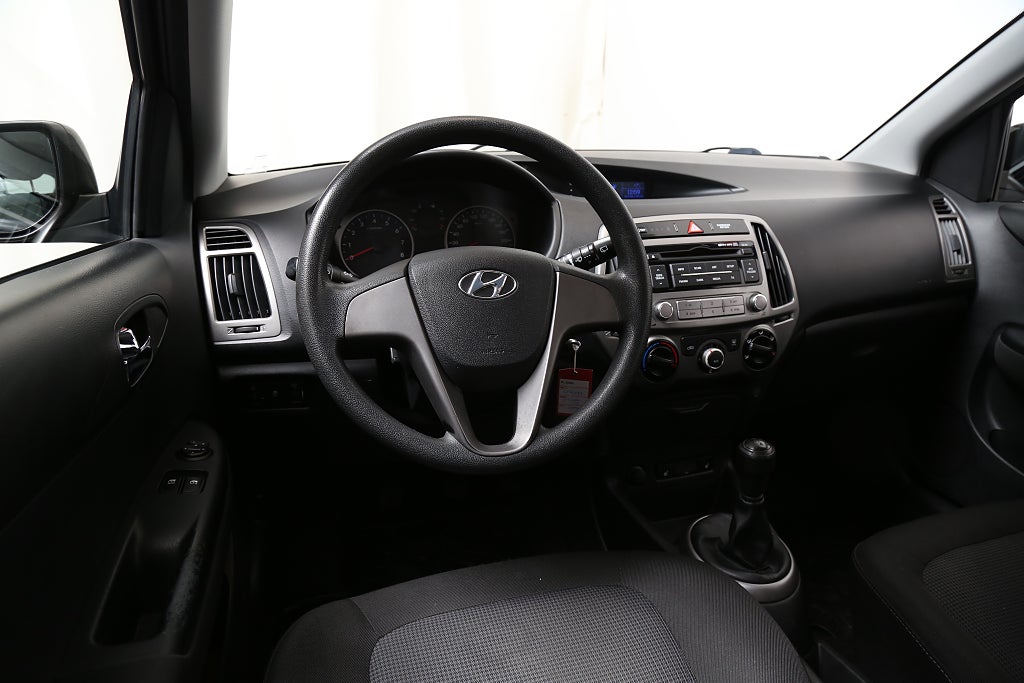 Hyundai i20 1,2 84hk Select 5dr Nybesikt l Nyservad l Drag l Motorv 2015