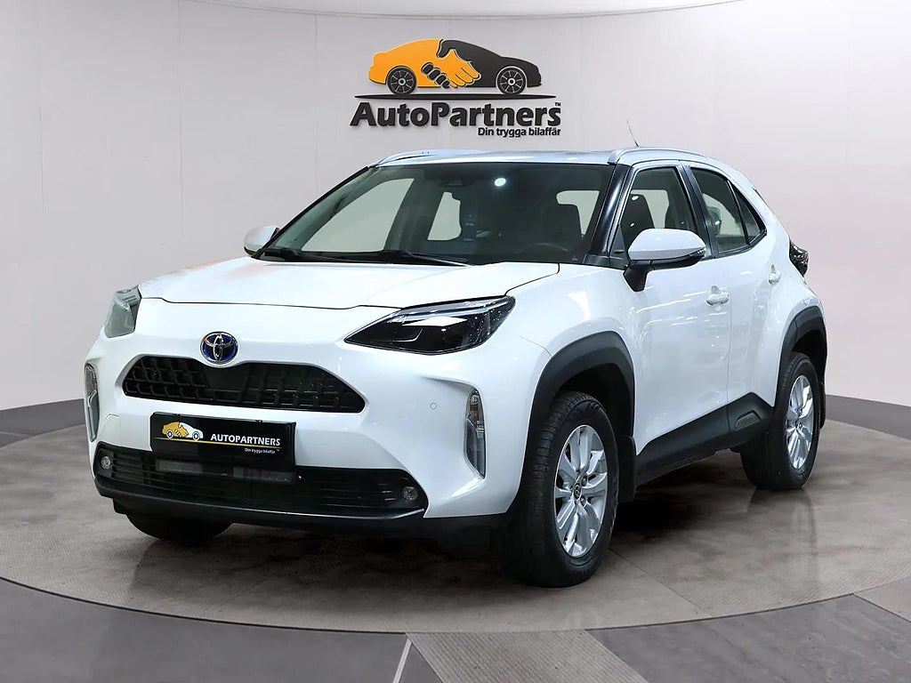 Toyota Yaris Cross Hybrid AWD-i e-CVT Active CarPlay Kamera PDC 1,95% 1990kr/mån