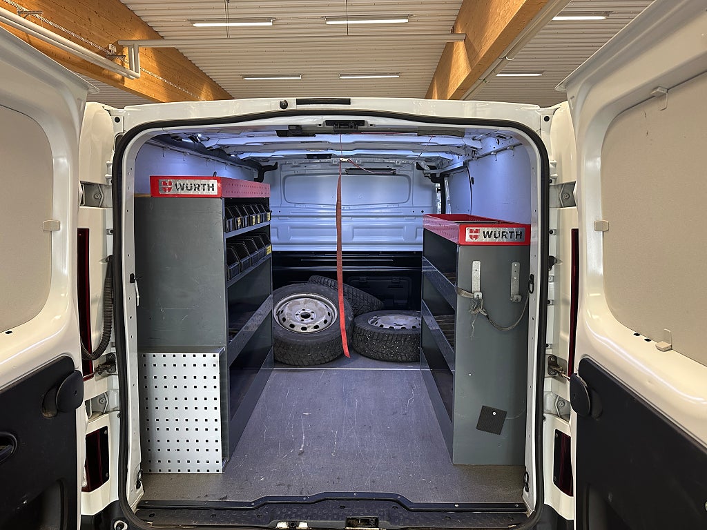 Nissan Primastar Automat 150 Hk Skåpinredning "Moms bil" thumbnail