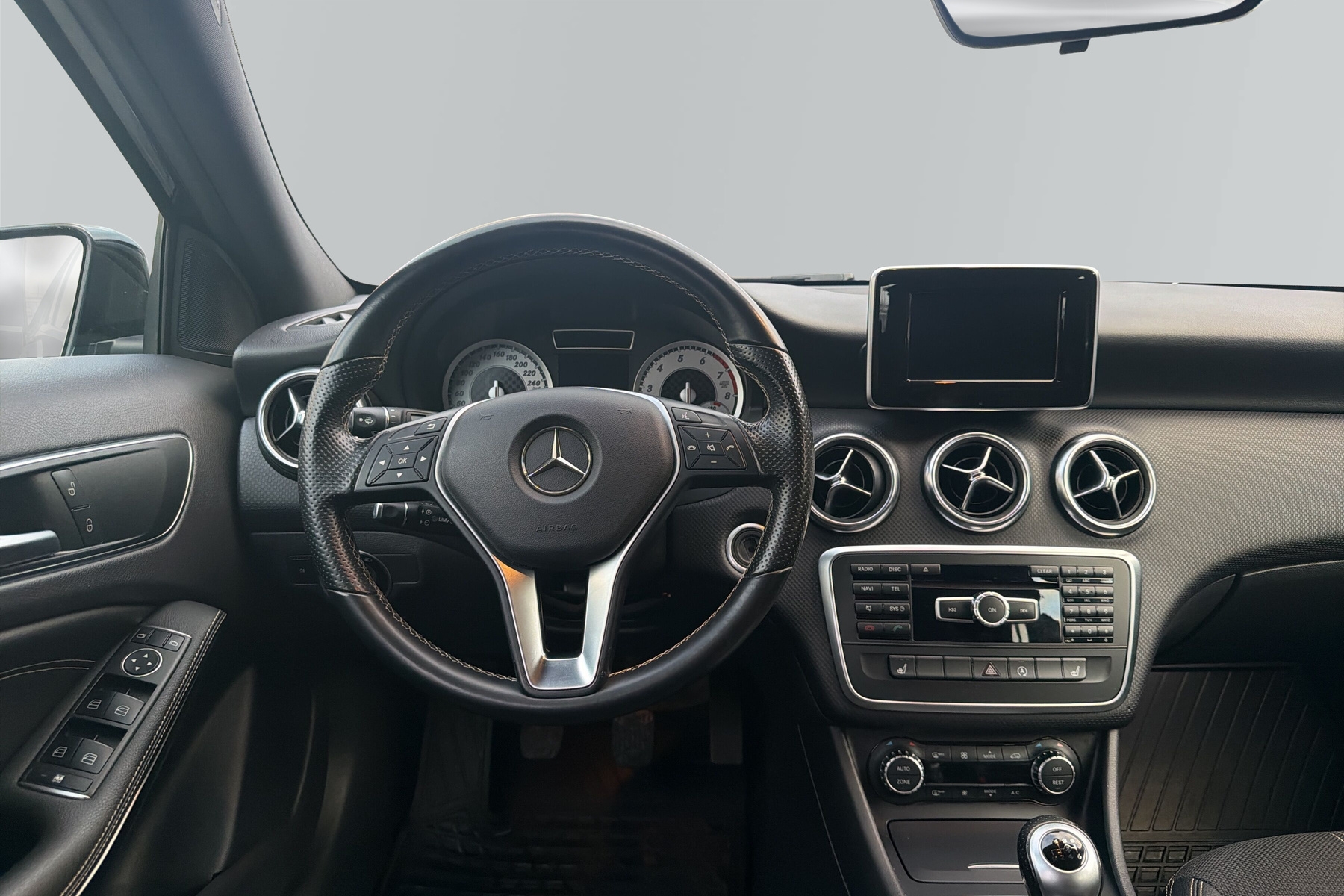 Mercedes-Benz A 180 Urban Backkamera 2015 - miniatyr 32