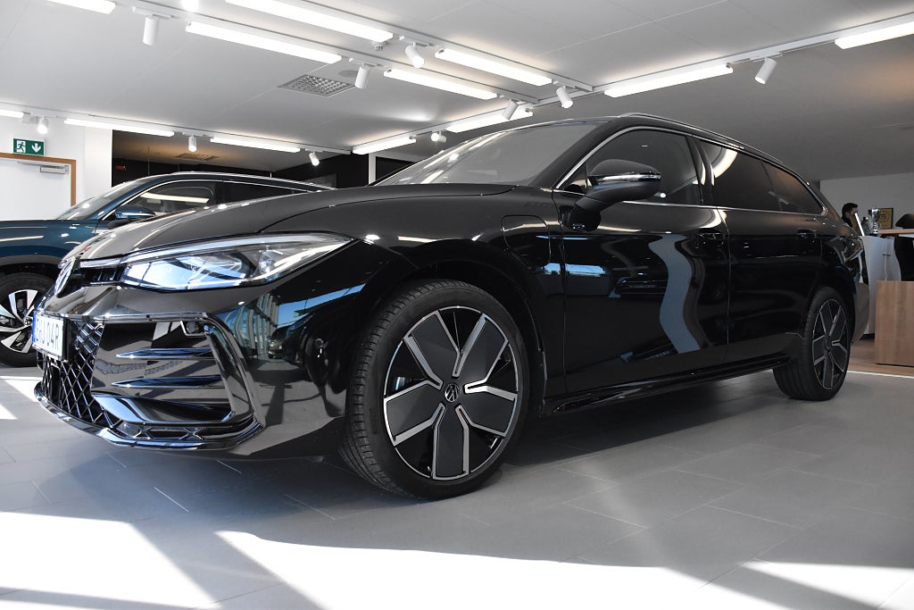 Volkswagen Passat eHybrid 272hk R-Line *KAMPANJ*