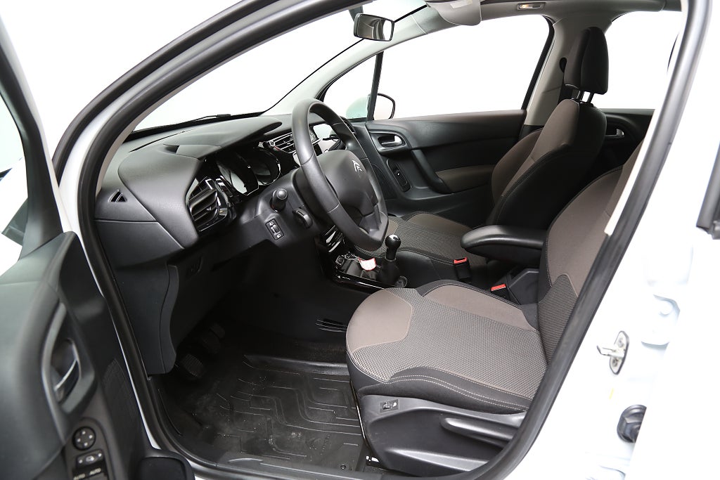 Citroën C3 1,2 VTi 82hk PureTech 5D Pano Nybesikt Motorvärmare 2015