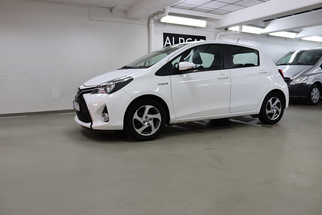 Toyota Yaris HYBRIDE E-CVT ACTIVE EURO 6 GPS MOTORVÄRMARE V-HJUL