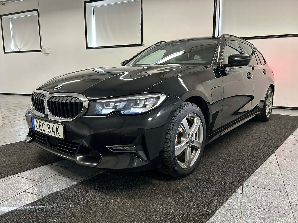 BMW 330e xDrive 292 hk Touring Steptronic Sport line Nyserv MOMS