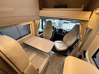 Husbil-halvintegrerad Globe-Traveller Pathfinder Z 150HK Automat! Långbäddar & utfällbar dubbelbädd! 12 av 19