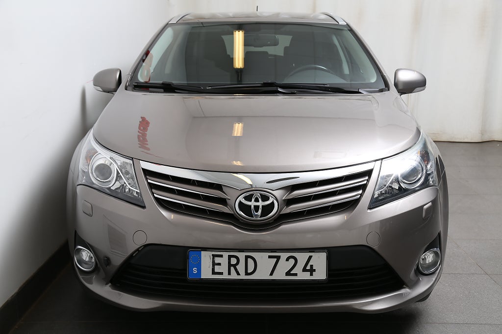 Toyota Avensis 1,8 147hk Edition 50 Kombi Navi Motorv Dragkrok 2015