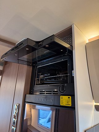 Husbil-halvintegrerad Bürstner Lyseo 744 TD 150HK AUT 11 av 25