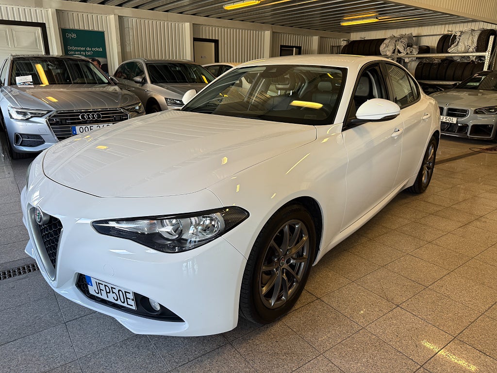 Alfa Romeo Giulia 2.2 JTD 16V 180hk Automat Uttagen-19 1ägare 1år garanti