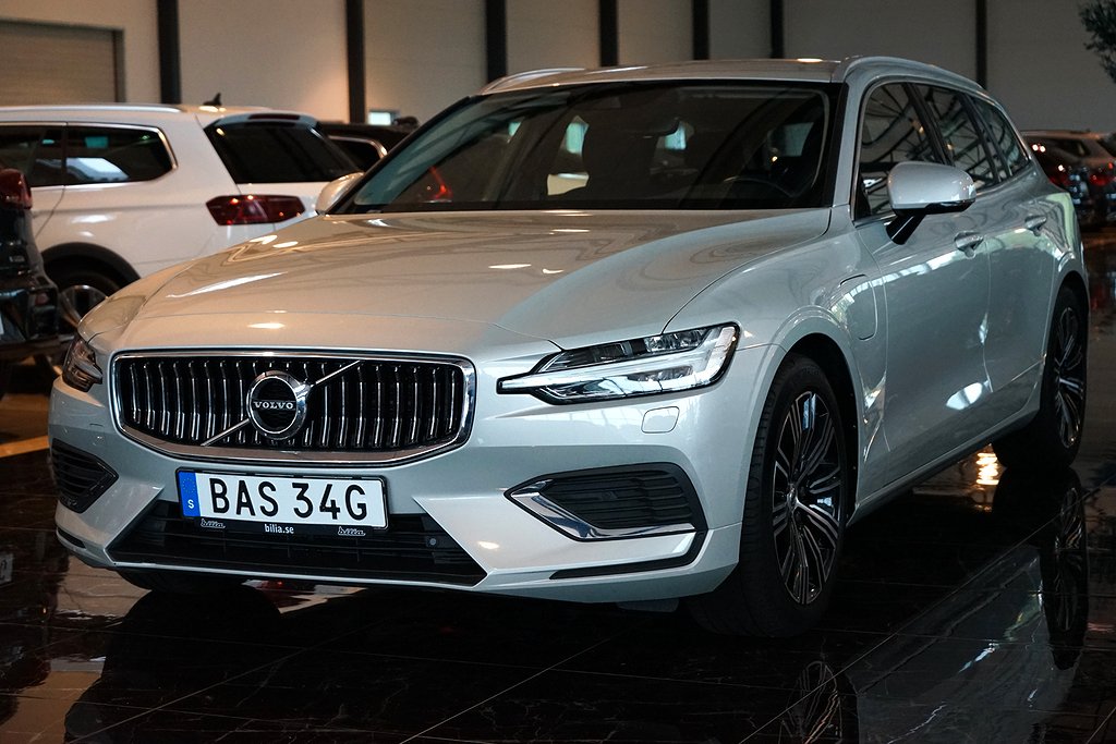 Volvo V60 Recharge T6 AWD AUT Momentum VOC Navi Drag 