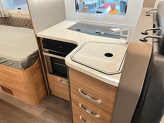 Husbil-halvintegrerad Adria CORAL SUPREME 670 SLT 16 av 29