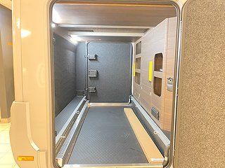 Husbil-halvintegrerad Adria Matrix Supreme 670 SL 7 av 31
