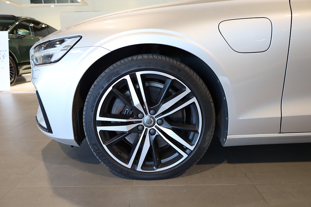 Volvo V60 Recharge T6 AWD 340hk R-Design |Navi|Kamera|Voc| 2022